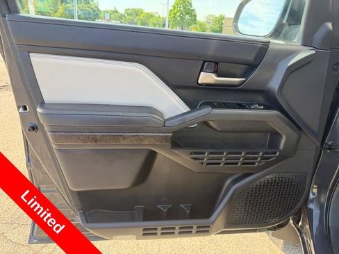 Used 2025 Toyota Tacoma Limited AWD/4WD image 19