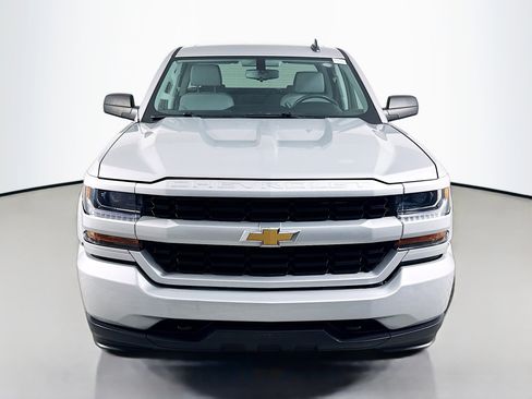 Used 2018 Chevrolet Silverado 1500 Custom w/ Custom Value Package image 2