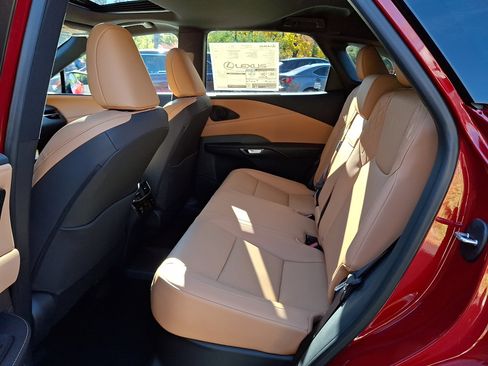 New 2026 Lexus RX 450h AWD image 6