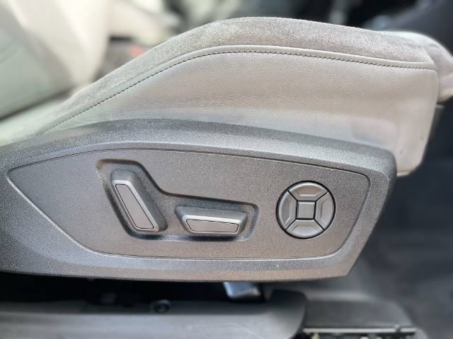 Used 2020 Audi Q3 2.0T Prestige w/ Prestige Package AWD/4WD image 19