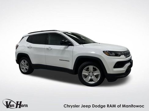 Used 2022 Jeep Compass Latitude image 1