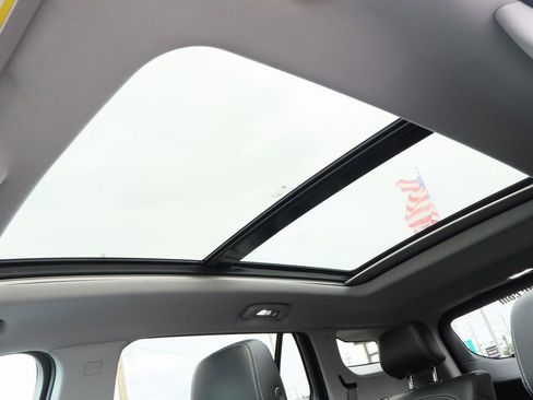 Used 2022 GMC Terrain SLT w/ Infotainment Package II FWD image 23