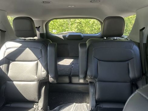 Used 2022 Ford Explorer XLT w/ Equipment Group 202A AWD/4WD image 27