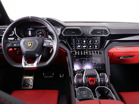 Used 2022 Lamborghini Urus AWD/4WD image 23