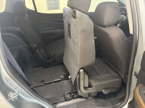 Used 2023 GMC Acadia SLE AWD/4WD image 21