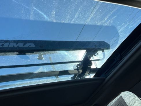 Used 2017 Subaru Forester 2.5i Premium w/ All-Weather Package image 16