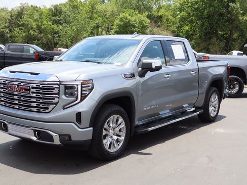 Used 2023 GMC Sierra 1500 Denali w/ Technology Package AWD/4WD image 5