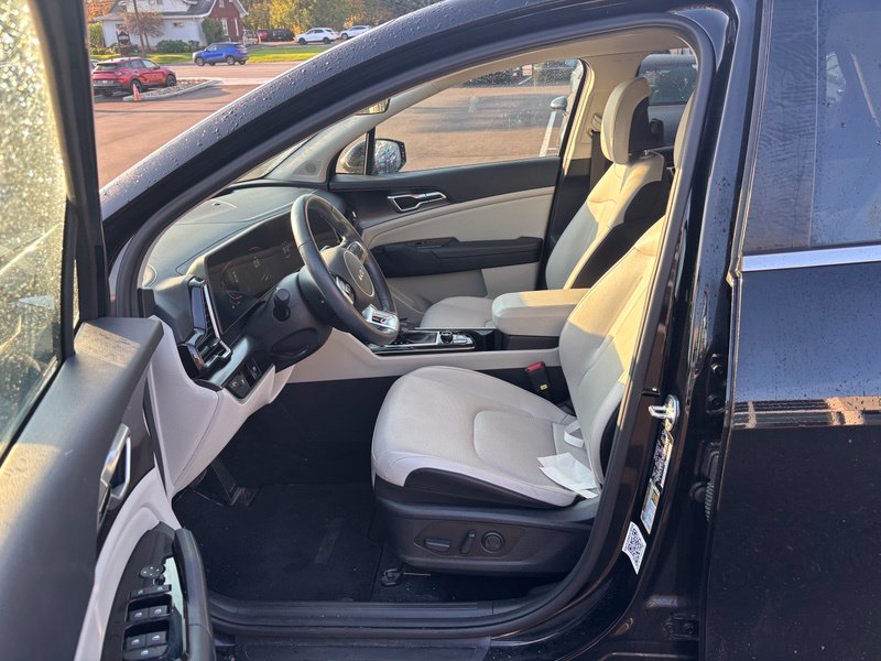 Certified 2024 Kia Sportage EX FWD image 9