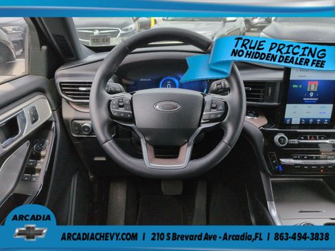 Used 2022 Ford Explorer Platinum w/ Equipment Group 601A AWD/4WD image 16