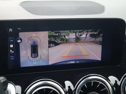 Used 2025 Mercedes-Benz GLB 250 4MATIC w/ Exclusive Package image 20