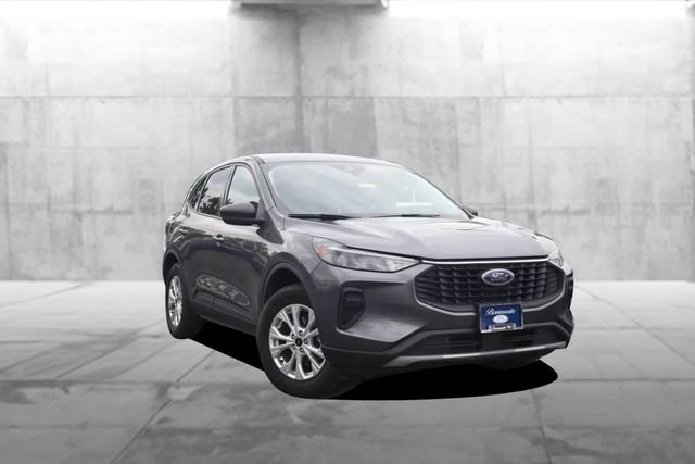 Used 2025 Ford Escape Active AWD/4WD image 2