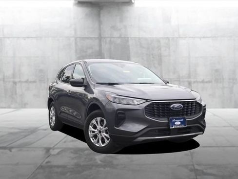 Used 2025 Ford Escape Active AWD/4WD image 2