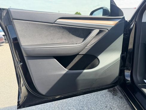 Used 2023 Tesla Model Y Long Range AWD/4WD image 8