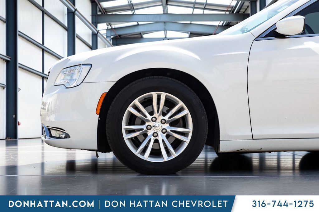 Used 2020 Chrysler 300 Touring w/ Driver Convenience Group RWD image 34