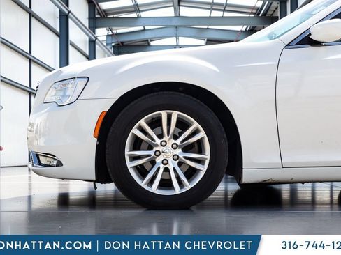 Used 2020 Chrysler 300 Touring w/ Driver Convenience Group RWD image 34