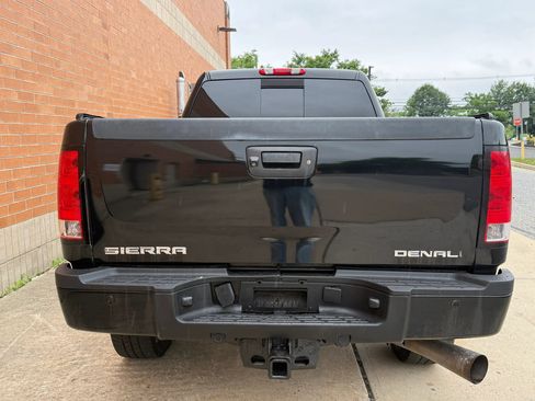 Used 2013 GMC Sierra 2500 Denali w/ Suspension Package, Off-Road AWD/4WD image 20