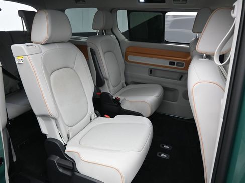 Used 2025 Volkswagen ID. Buzz 1st Edition image 30