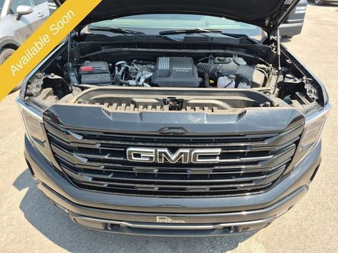 Used 2024 GMC Sierra 1500 Elevation w/ LPO, Elevation Black Package AWD/4WD image 7