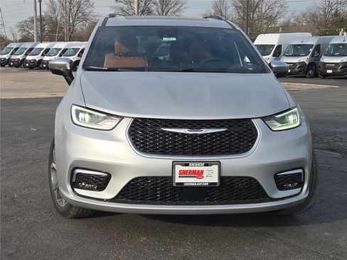 New 2026 Chrysler Pacifica Pinnacle image 3