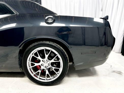 Used 2017 Dodge Challenger SRT w/ Technology Group image 11