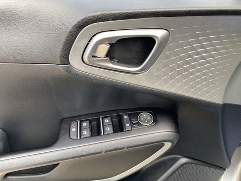 Used 2023 Kia Soul S image 22