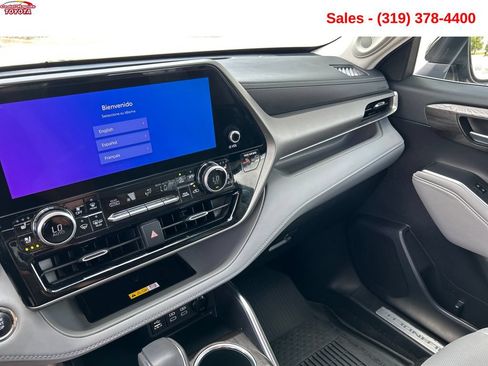 Used 2023 Toyota Highlander Limited AWD/4WD image 15