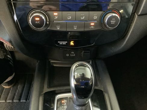 Used 2019 Nissan Rogue S image 28