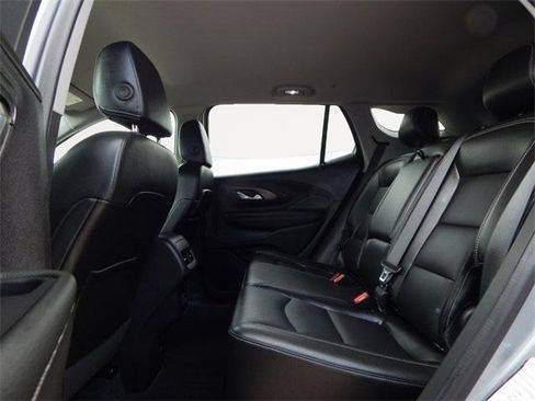 Used 2024 GMC Terrain SLT image 12