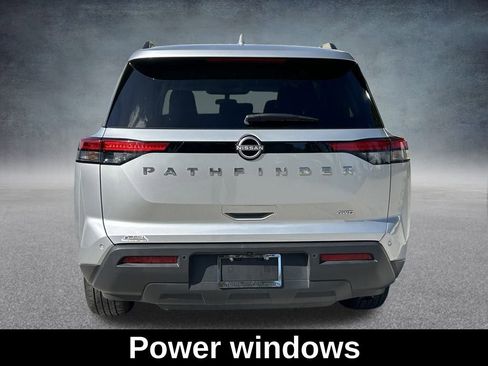 Used 2025 Nissan Pathfinder SV image 7