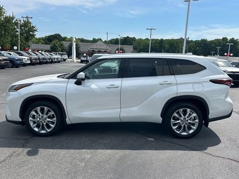 Used 2026 Toyota Highlander Limited AWD/4WD image 6