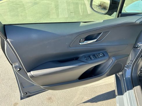 Used 2025 Toyota Prius Plug-In Hybrid image 9