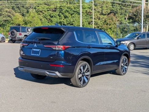 New 2025 Mitsubishi Outlander SE image 2