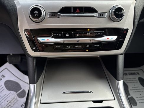 Used 2022 Ford Explorer XLT w/ Equipment Group 202A image 22