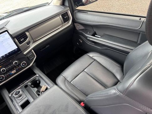 Used 2024 Ford Expedition XLT RWD image 17