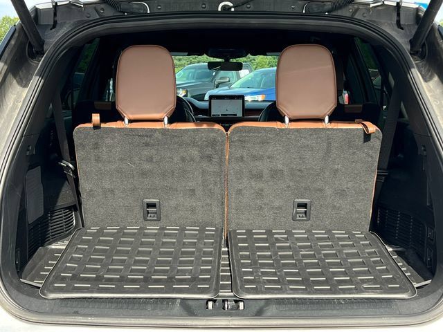 Used 2024 Lincoln Aviator Reserve w/ Equipment Group 201A AWD/4WD image 39