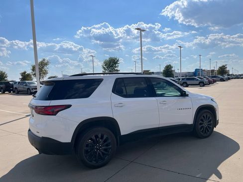 Used 2023 Chevrolet Traverse RS FWD image 4
