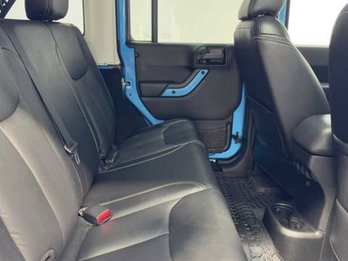 Used 2017 Jeep Wrangler Unlimited Rubicon w/ Connectivity Group AWD/4WD image 15