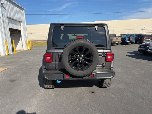 Used 2023 Jeep Wrangler Unlimited Sahara w/ Cold Weather Group image 6