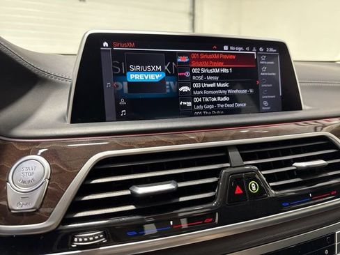 Used 2022 BMW 750i xDrive w/ Luxury Rear Seating Package image 22