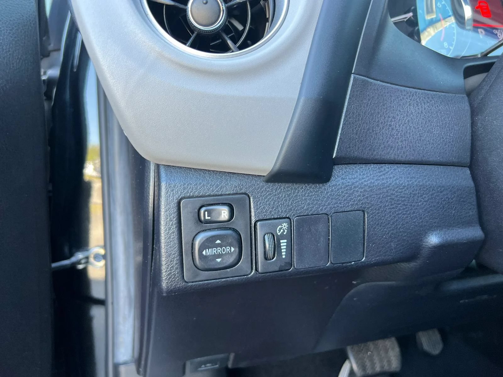 Used 2019 Toyota Corolla LE w/ Protection Package FWD image 18
