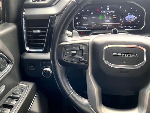 Used 2023 GMC Sierra 1500 Denali w/ Technology Package AWD/4WD image 19