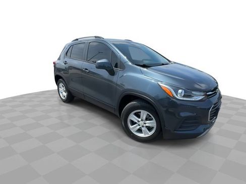 Used 2022 Chevrolet Trax LT w/ Driver Confidence Package AWD/4WD image 2