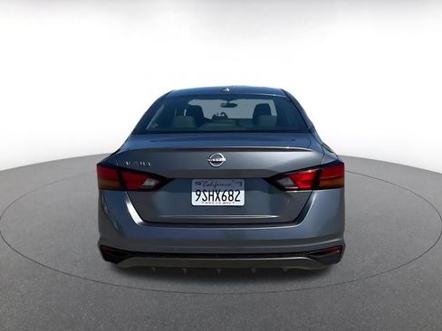 Used 2025 Nissan Altima 2.5 SV FWD image 12