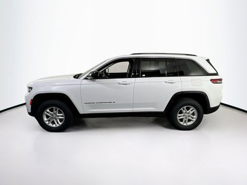 Used 2023 Jeep Grand Cherokee Laredo image 8