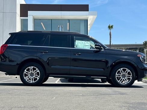 Certified 2025 Ford Expedition Active AWD/4WD image 2