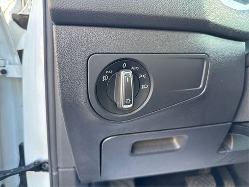 Used 2018 Volkswagen Tiguan SEL Premium image 20