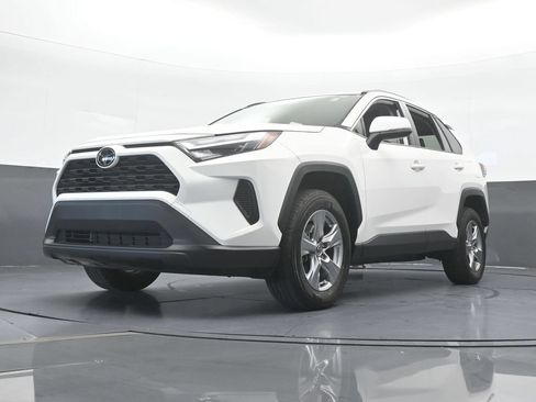 Used 2024 Toyota RAV4 XLE AWD/4WD image 51