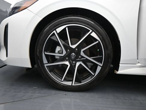 Used 2025 Nissan Sentra SR w/ SR Premium Package FWD image 28