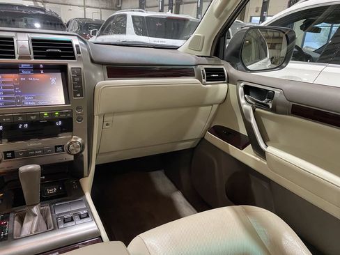Used 2015 Lexus GX 460 w/ Premium Package AWD/4WD image 4