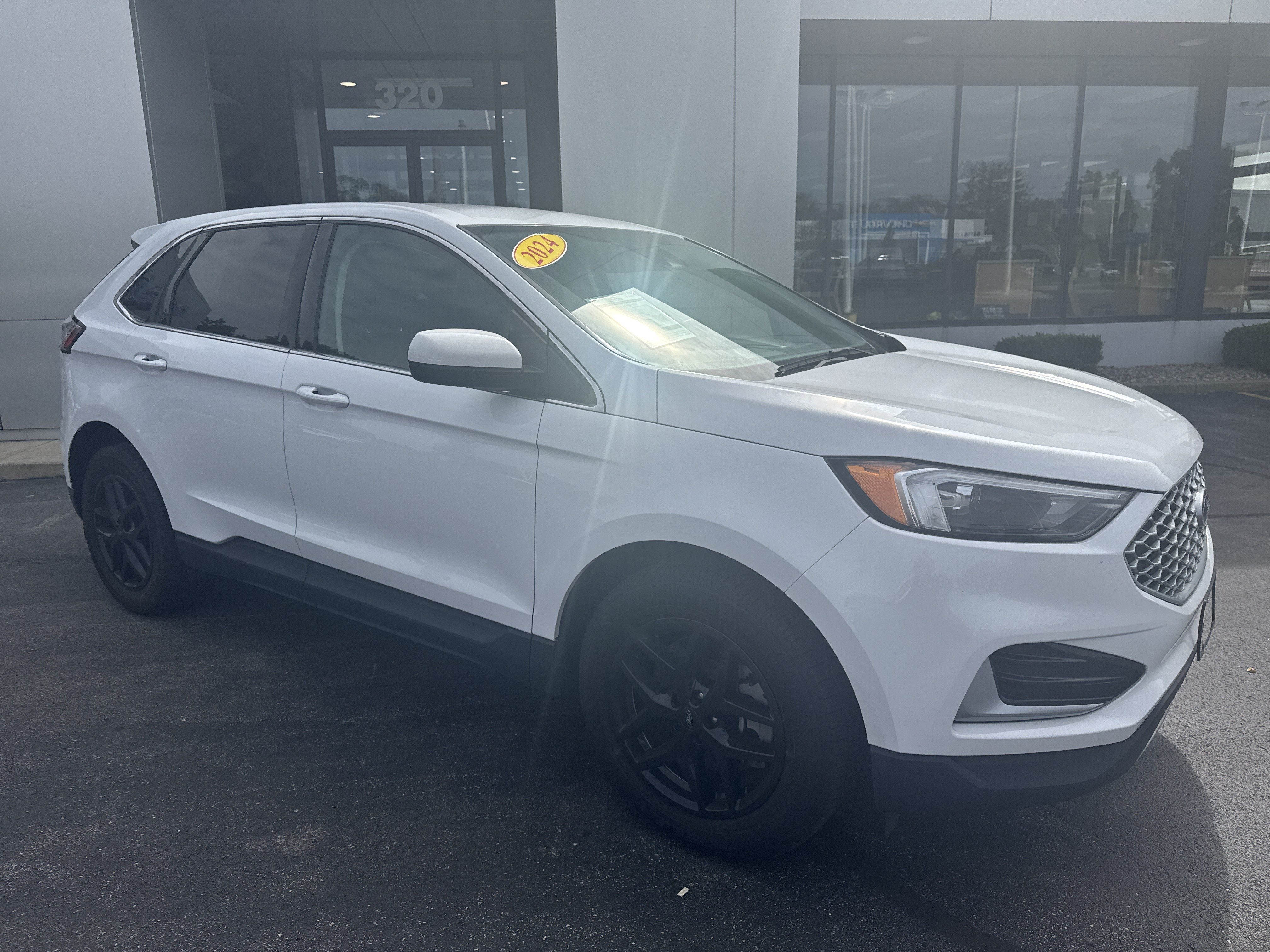 Used 2024 Ford Edge SEL AWD/4WD image 11